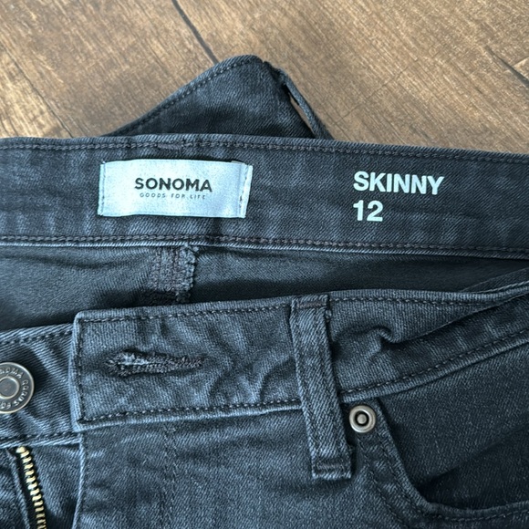 Women’s Skinny Jeans - Picture 4 of 4